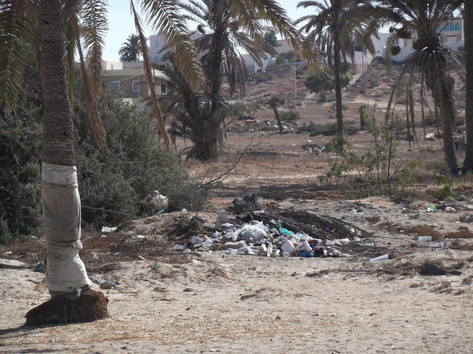 Total vermüllt, überall..... Lella Meriam Hotel & Club