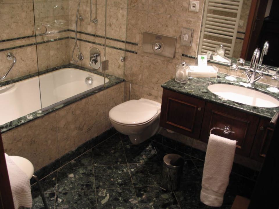 Bad Lindner Hotel Frankfurt Main Plaza, part of JdV by Hyatt