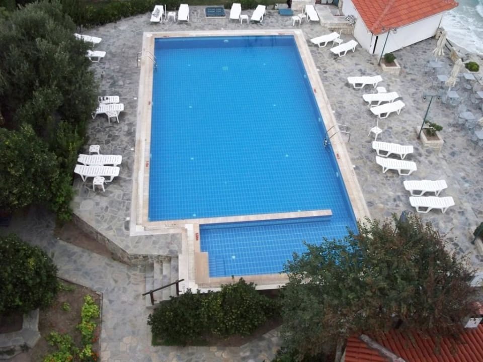 Pool aus der 5. Etage Ammon Zeus Luxury Beach Hotel