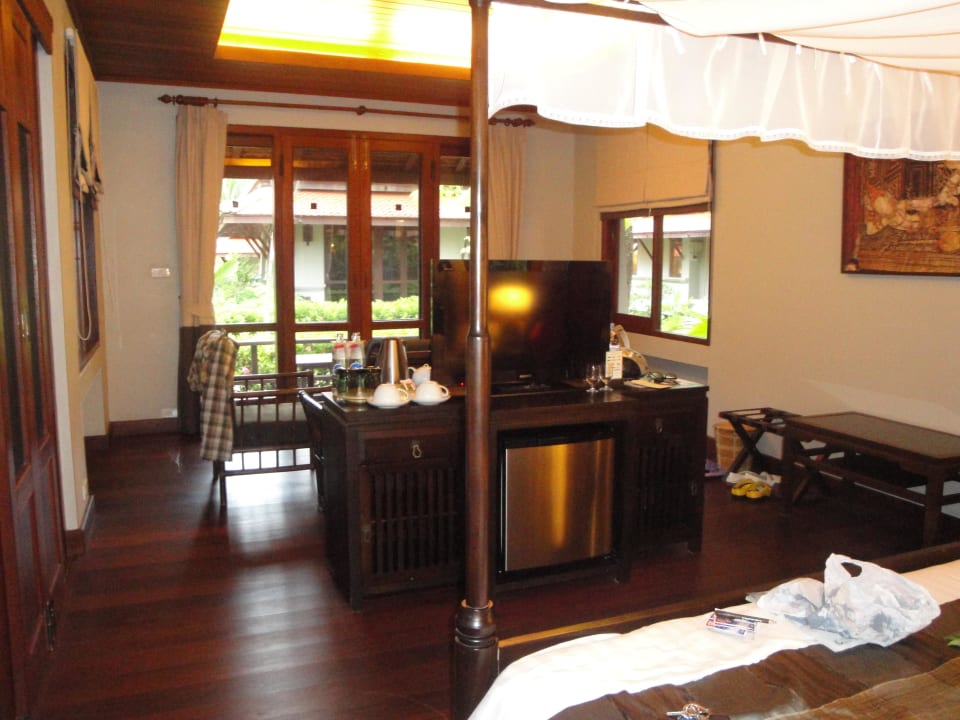 Blick im Zimmer zur Terrasse Khaolak Laguna Resort