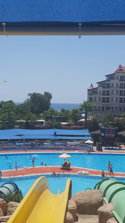 Aussicht oben von den Rutschen VONRESORT Golden Beach