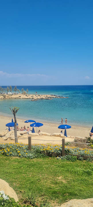 Strand Crystal Springs Beach Hotel