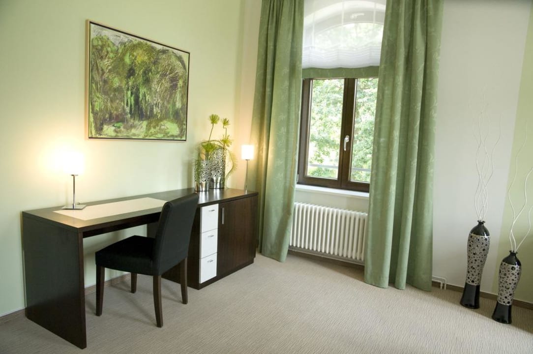 Wohnzimmer der kleinen Suite Hotel Am Tiefwarensee