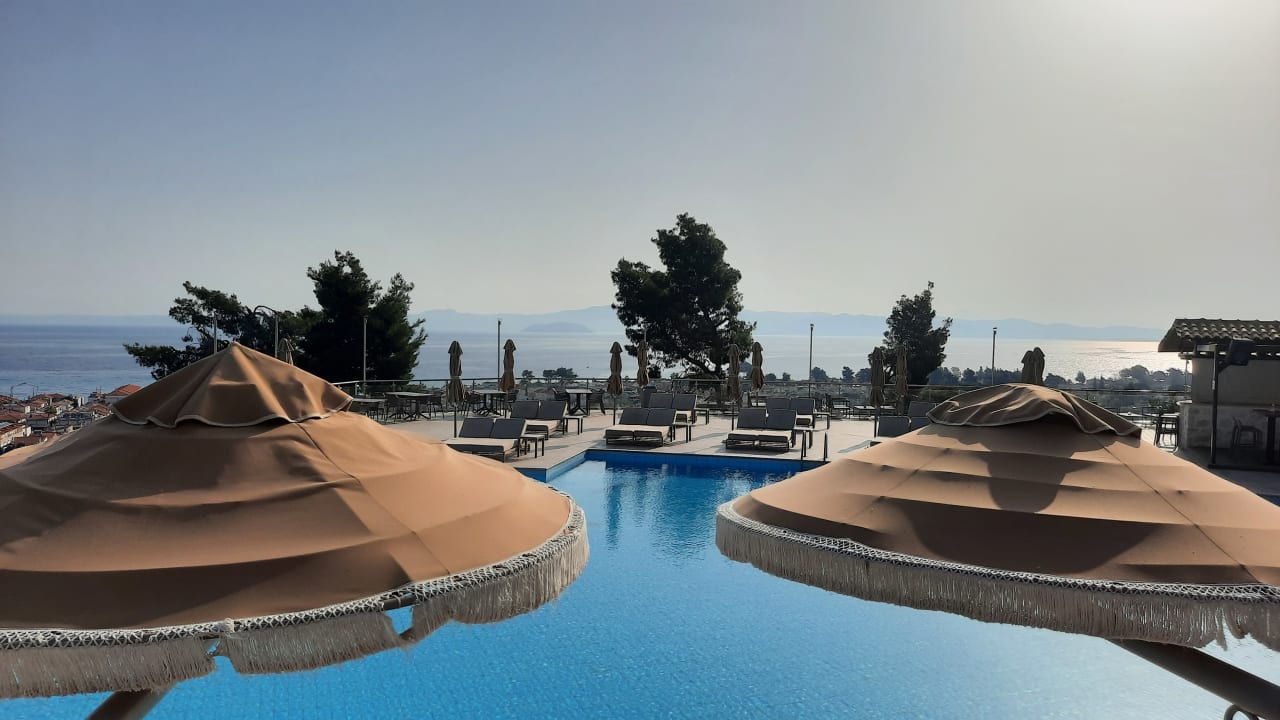 Pool Alia Palace