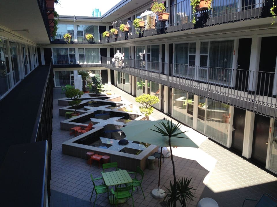 Innenhof zu den Zimmern Hotel Americania