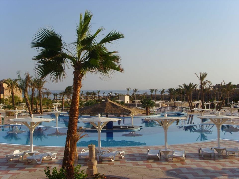 Von der Poolanlage bis zum Strand Pensée Royal Garden Beach Resort