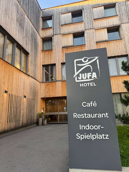 Außenansicht JUFA Hotel Laterns