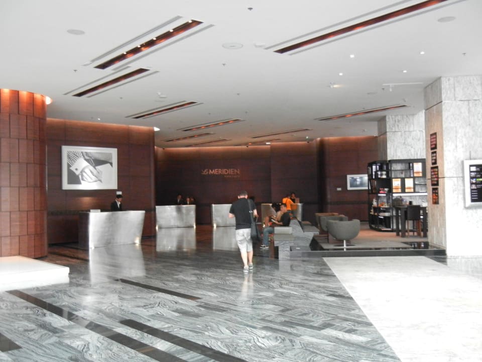 Freundlicher & hilfsbereiter Service des Concierge Hotel Le Meridien Bangkok
