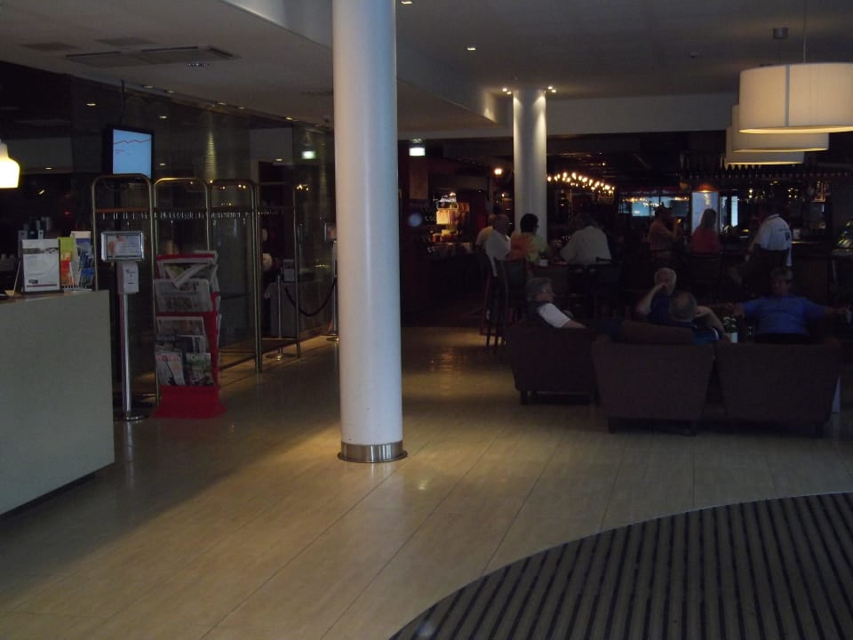 Lobby mit Blick Richtung Bar Hotel Sokos Alexandra