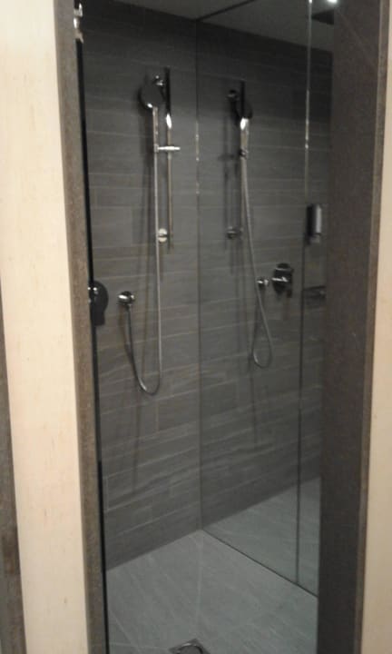 Begehrbare Dusche mit Vollspiegel Das Karwendel - Ihr Wellness Zuhause am Achensee