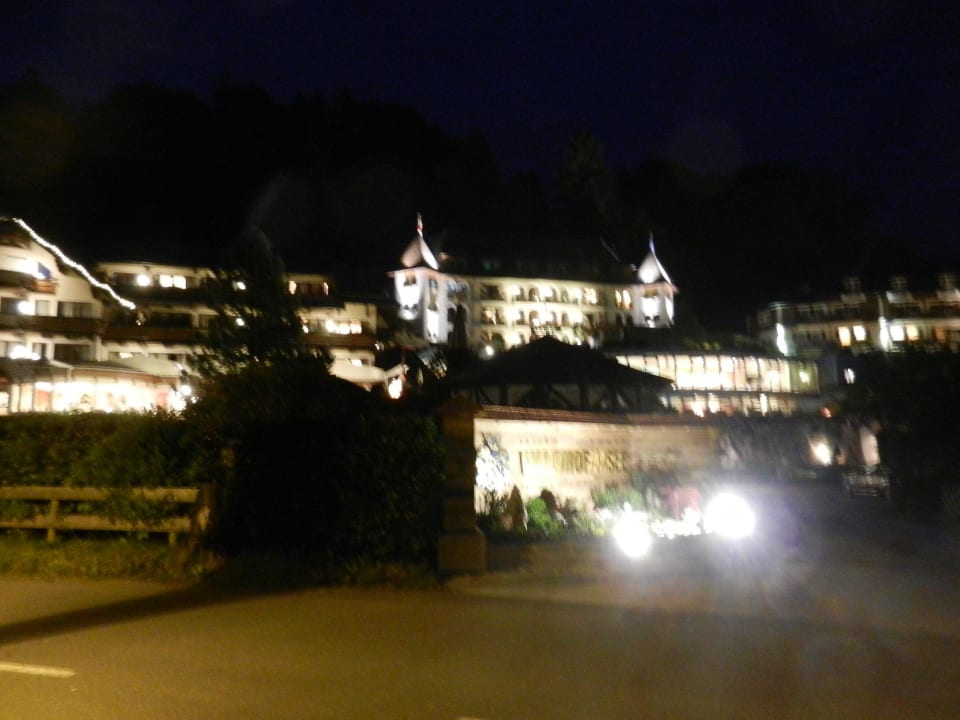 Ebners Waldhof - bei Nacht - 3 Waldhof Fuschlsee Resort