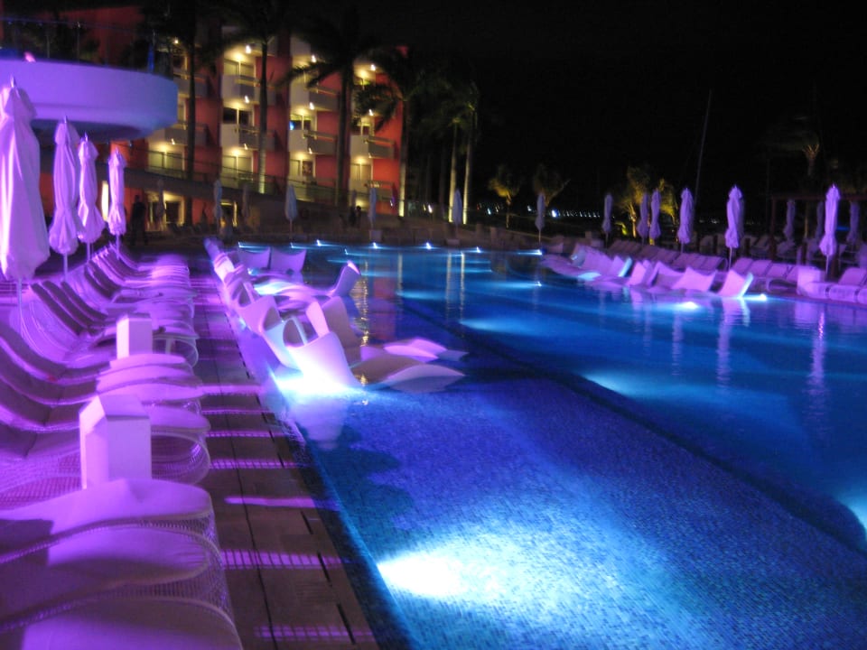 Pool Temptation Cancun Resort - Adults only