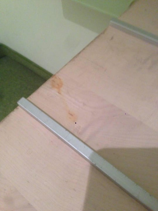 Flecken auf Abstelltisch ( 4 Sterne ??) Park Plaza Berlin