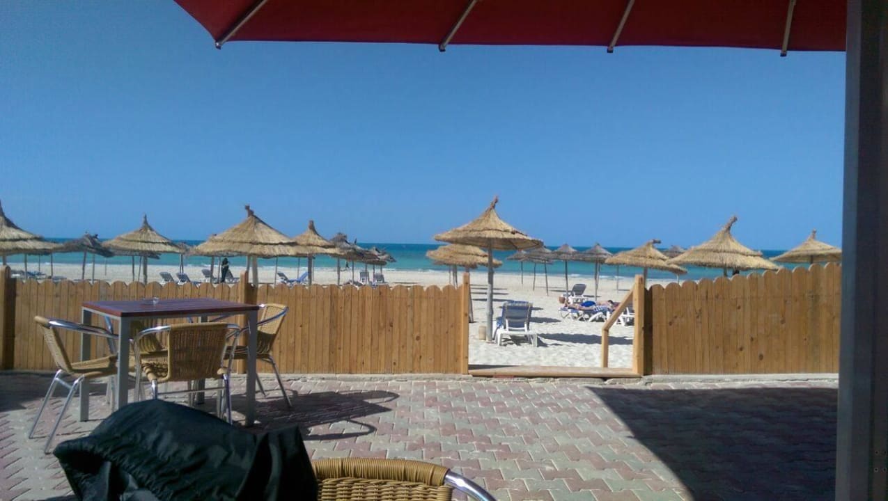 Zum Hotel-Srand hin Calimera Yati Beach