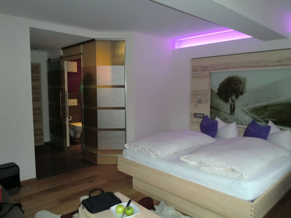 Bett im Superiorzimmer Verwöhn- und Wellnesshotel Walserhof