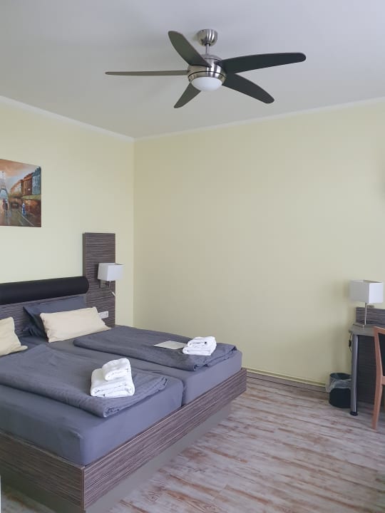 Zimmer Restaurant & Pension Eshramo