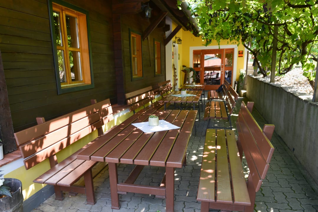 Außenansicht Weingut & Buschenschank Pölzl