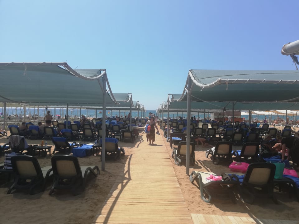 Strand Well Palace Side