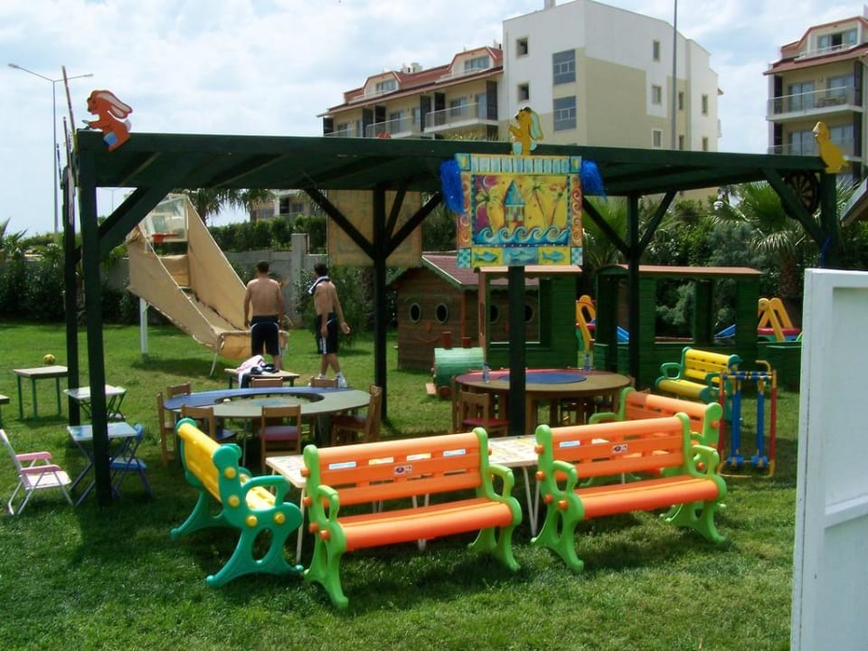 Ein Teil der Kinderspielmöglichkeiten Hane Family Resort