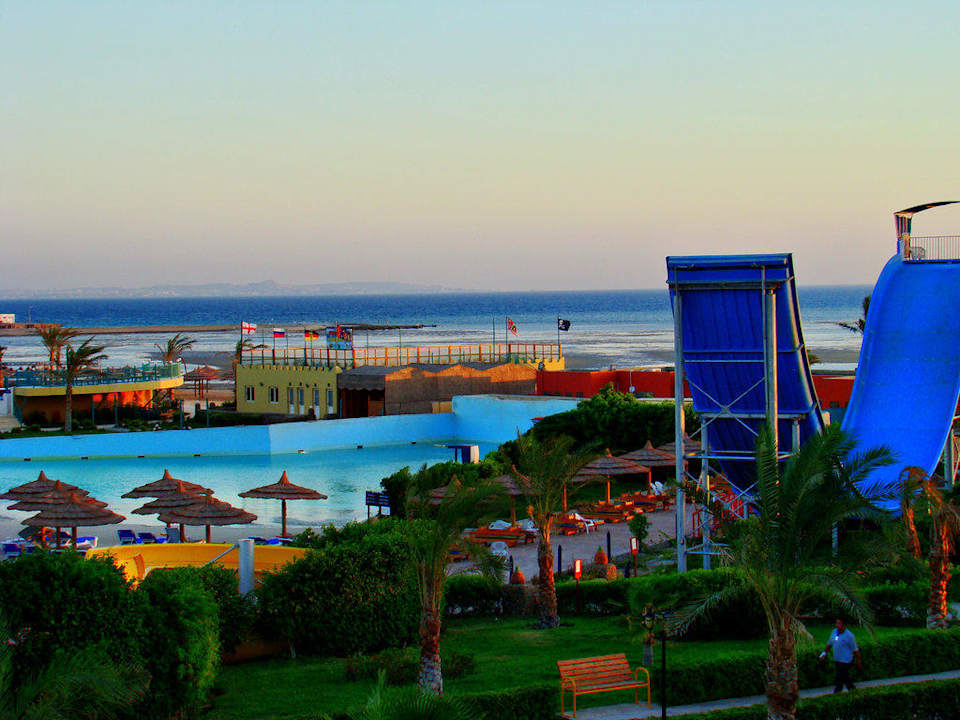 Tsunami slider Titanic Beach Spa & Aqua Park