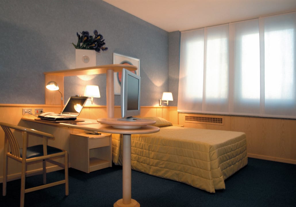 Deluxe Best Western Plus Executive Hotel & Suites