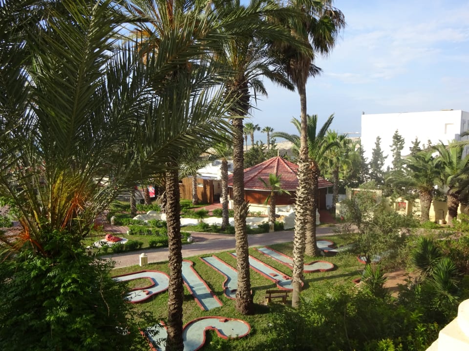 Gartenanlage mit Minigolfplatz Hotel Paradis Palace
