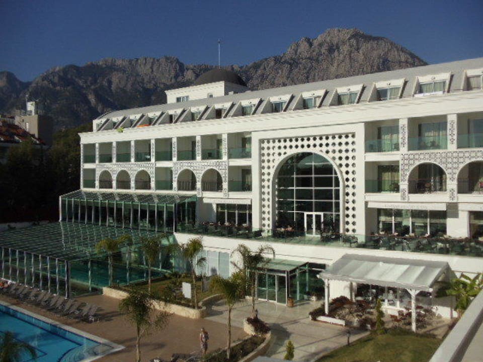 - Karmir Resort & Spa