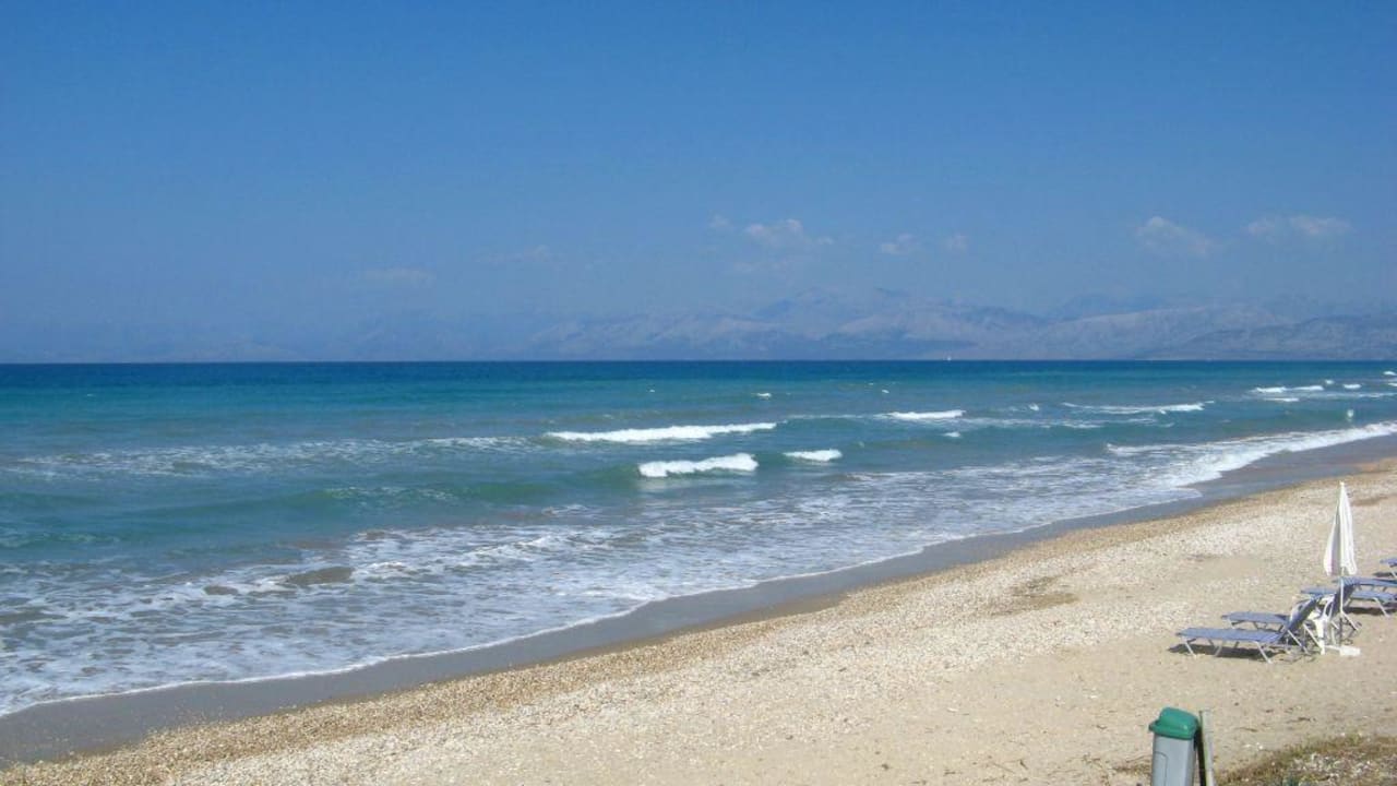 endlos langer Strand Acharavi Beach Hotel