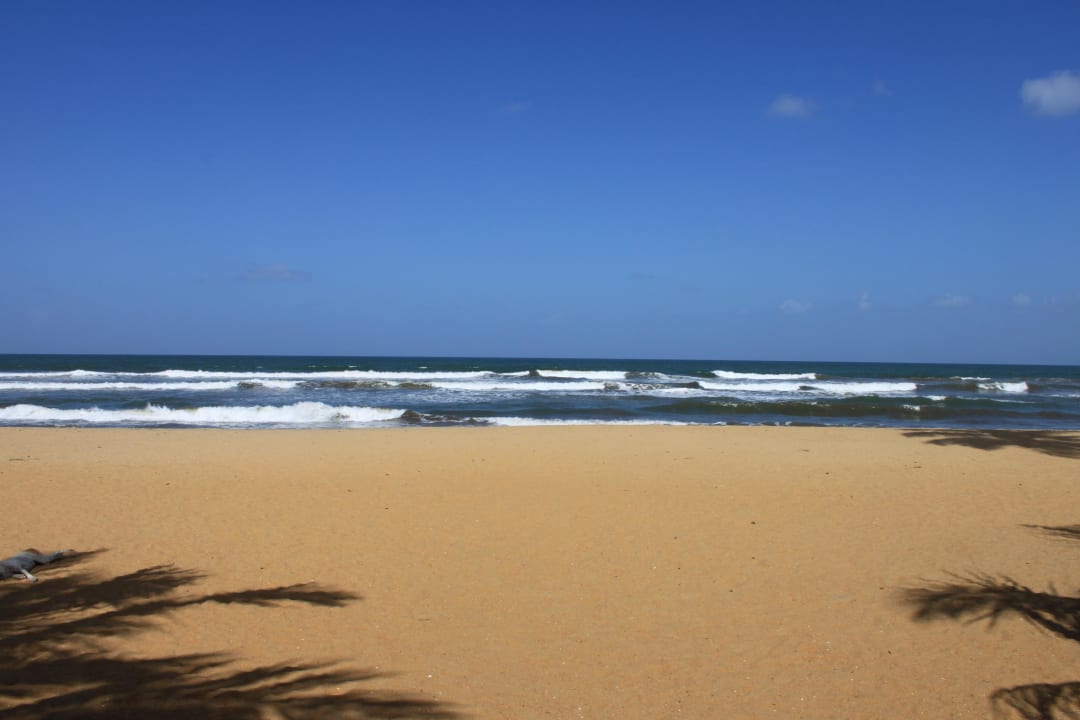 Schöner Sandstrand Mermaid Hotel & Club