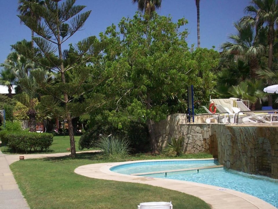 Garten und kleiner Blick zum Pool Labranda Alantur Resort