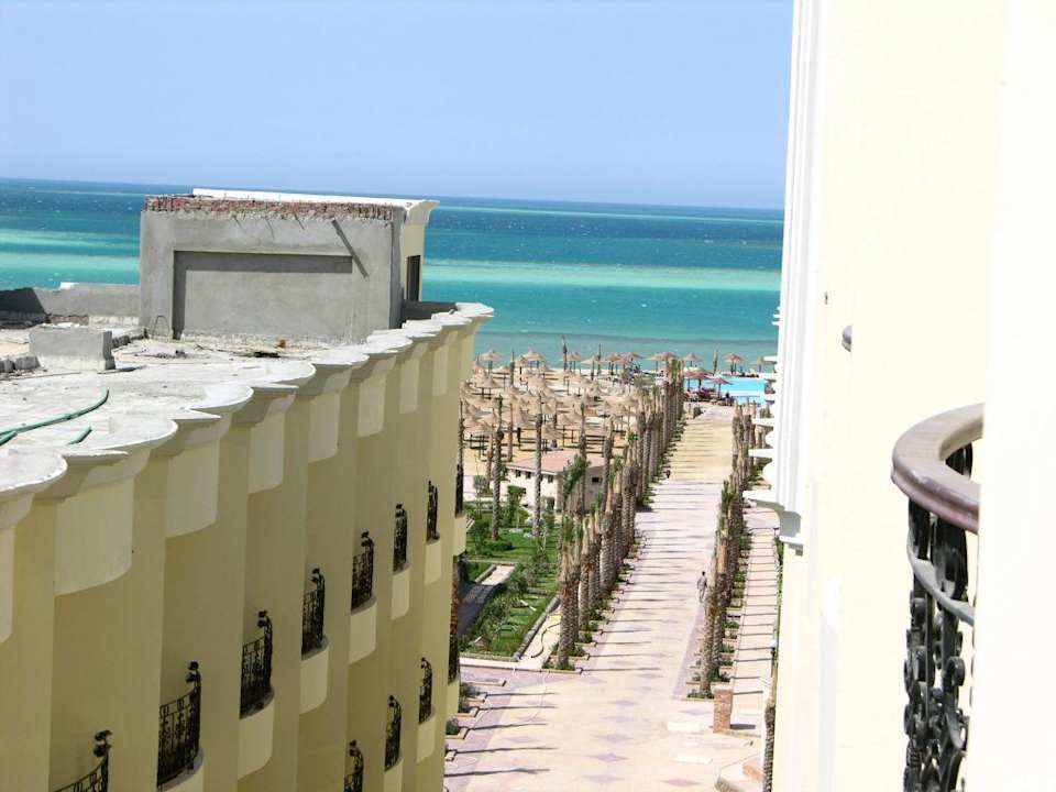 Widok z pokoju, trzeba sie tylko lekko wychylic Le Jardin Aqua Park Resort