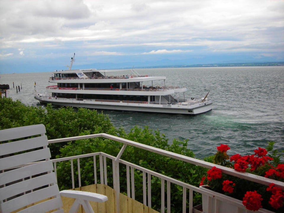 Seitenblick zu den Anlegestellen Seehotel Zur Münz