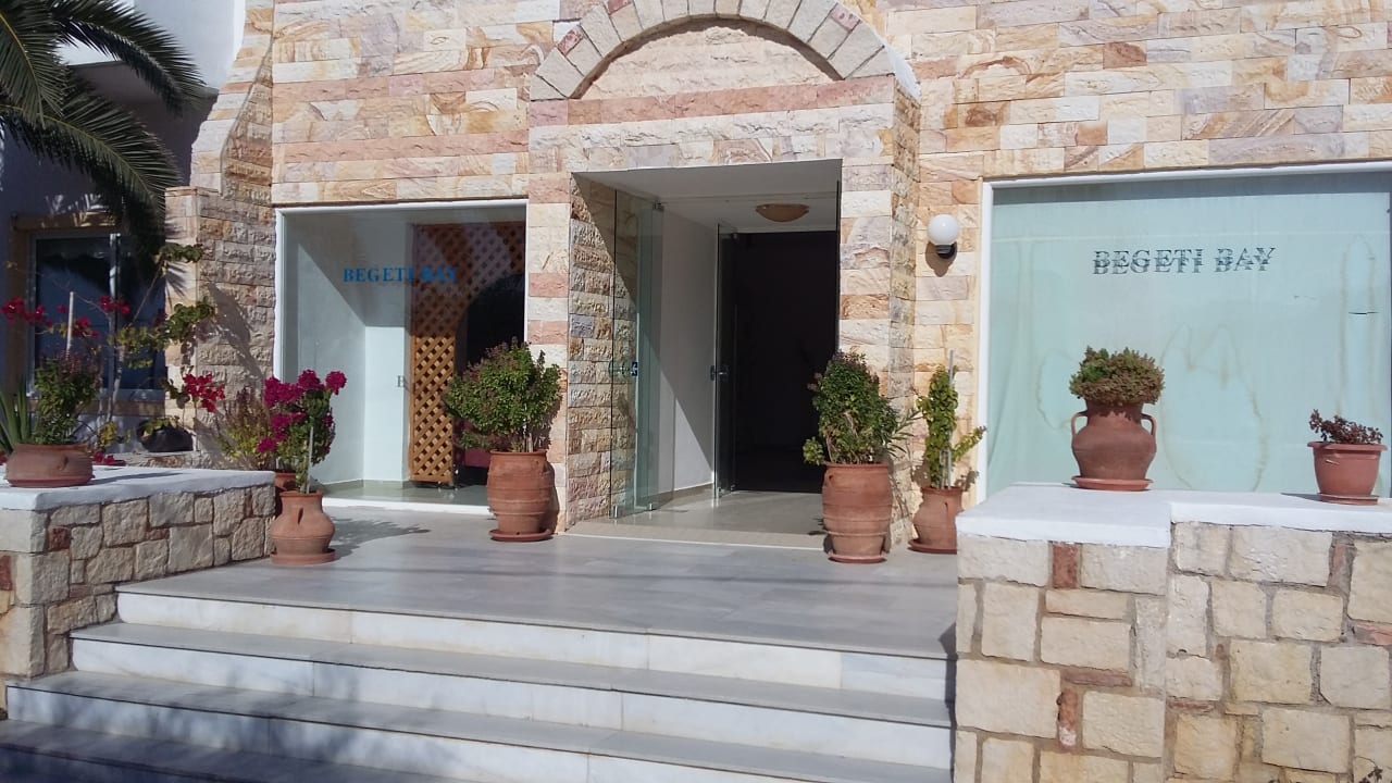 Lobby Begeti Bay Hotel