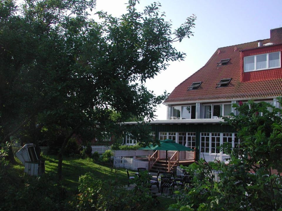 Hotel vom Garten aus Hotel Spiekeroog