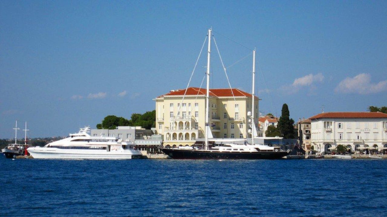 Blick von der Sveta Nikola zum Hotel Palazzo BO Hotel Palazzo