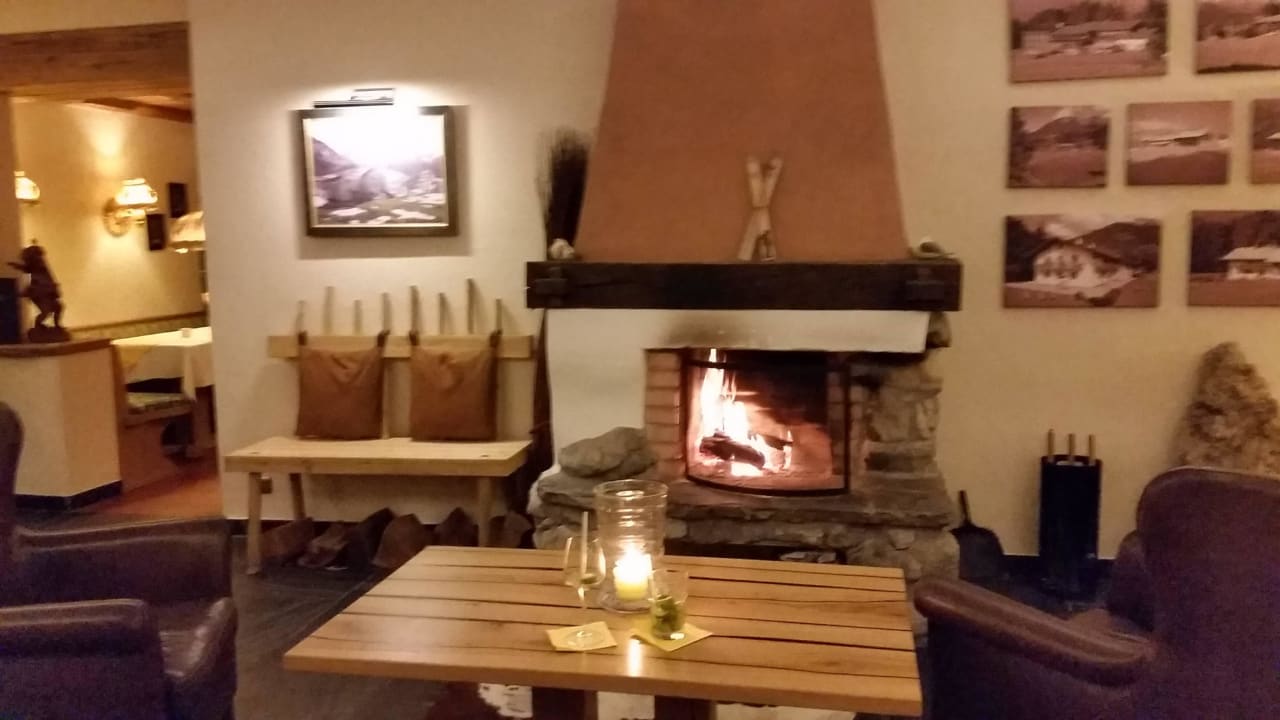 Sehr gemütliche Lobby Alm- & Wellnesshotel Alpenhof