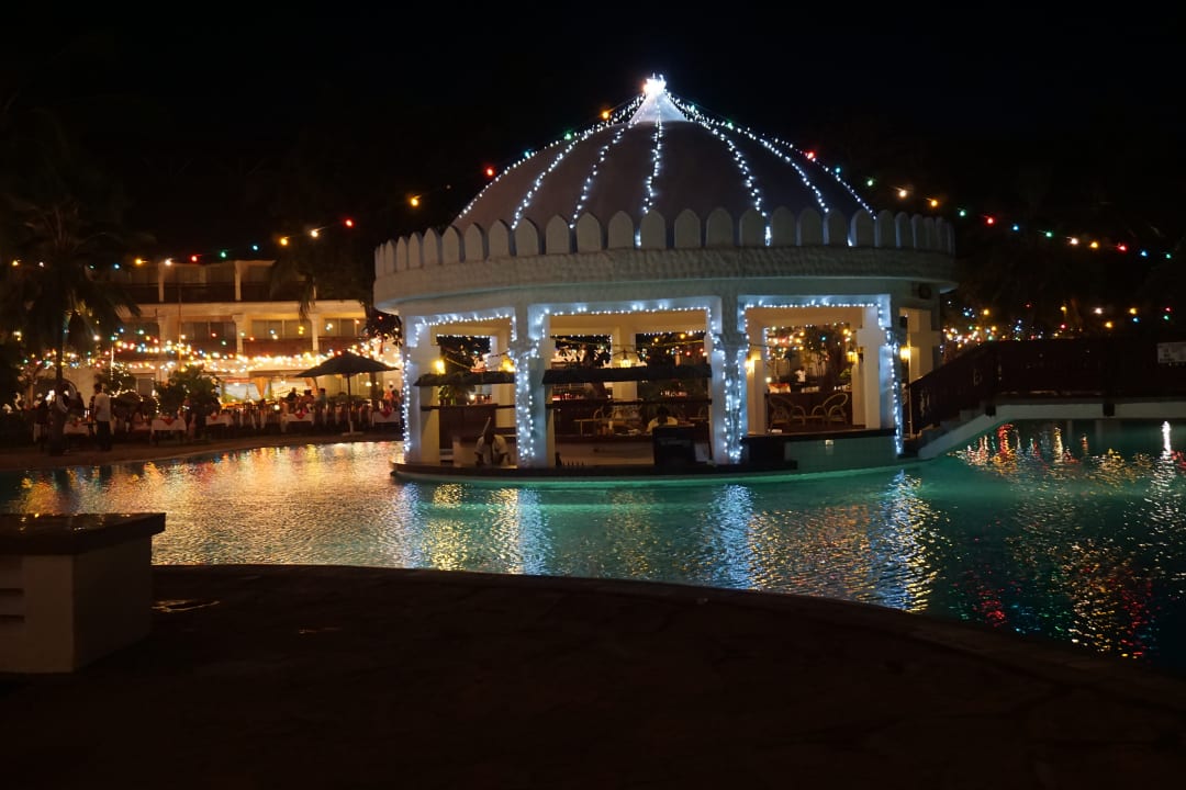 Poolbar bei Nacht an Silvester Hotel Southern Palms Beach Resort