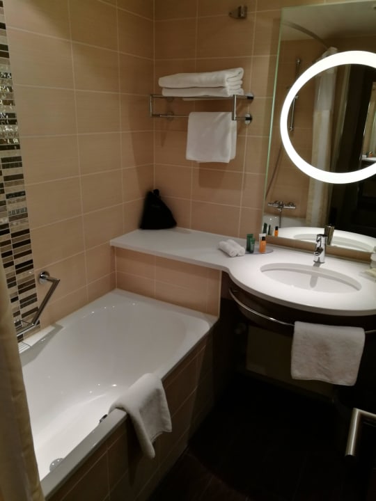 Badezimmer Hilton Garden Inn Frankfurt Airport