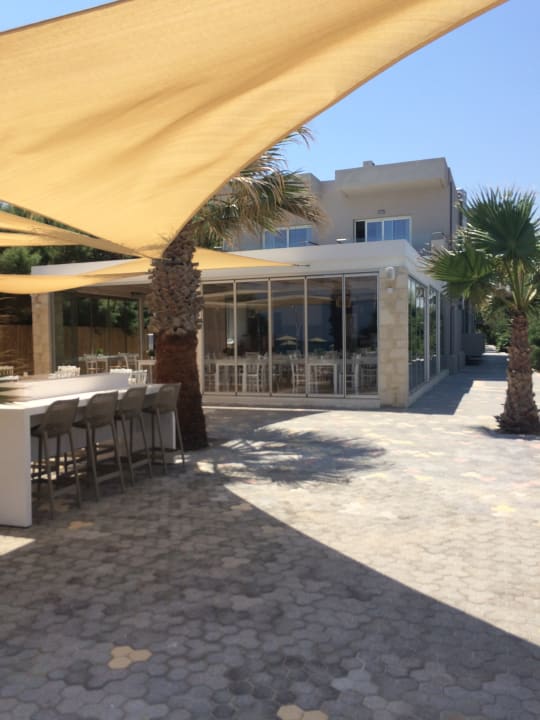 Restaurant Enorme Armonia Beach