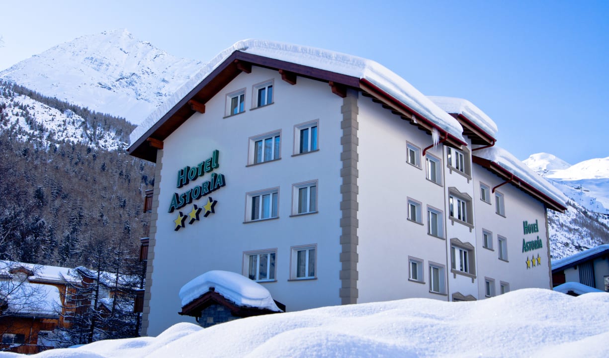 Das Hotel Astoria im verschneiten Saas-Fee Hotel Astoria