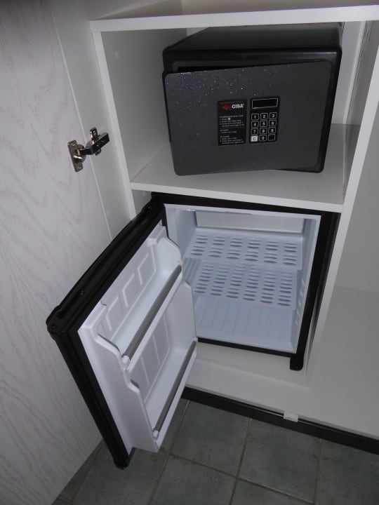 Safe und neuer Kühlschrank Erofili Beach Hotel