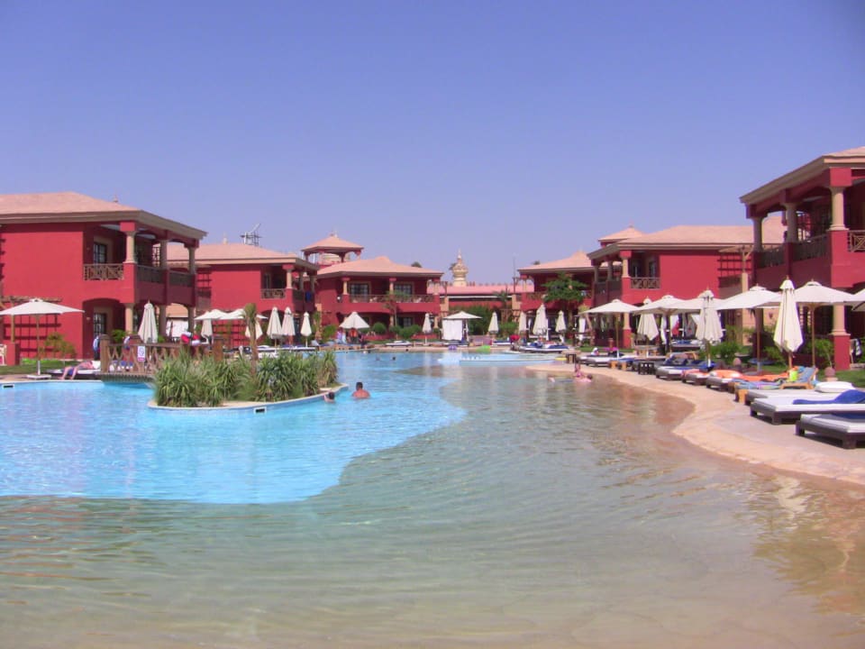 Poolanlage im 400 er Bereich Pickalbatros Alf Leila Wa Leila Resort - Neverland Hurghada