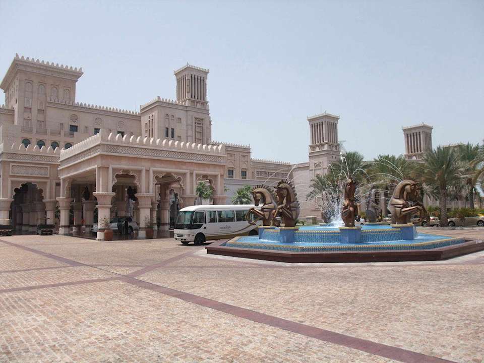Hoteleingang Jumeirah Dar Al Masyaf