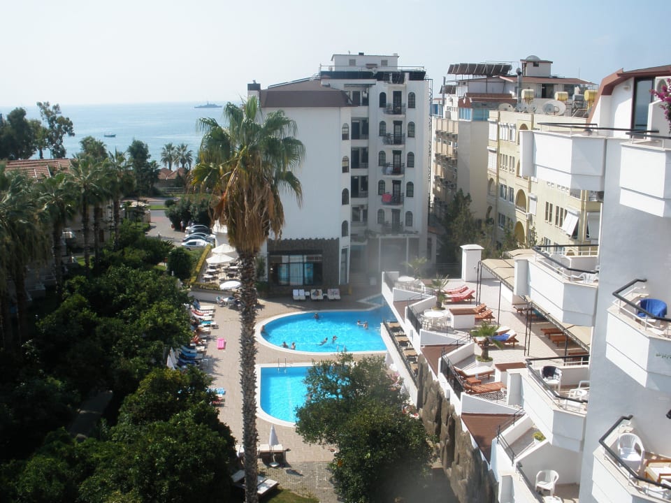 Wunderschöner Ausblick zum Pool und Meer. Hotel Boulevard