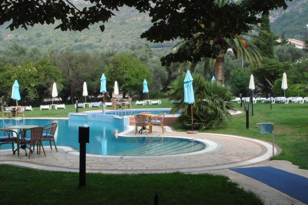 Blick auf Garten und Pool Hotel Riviera/Rivijera