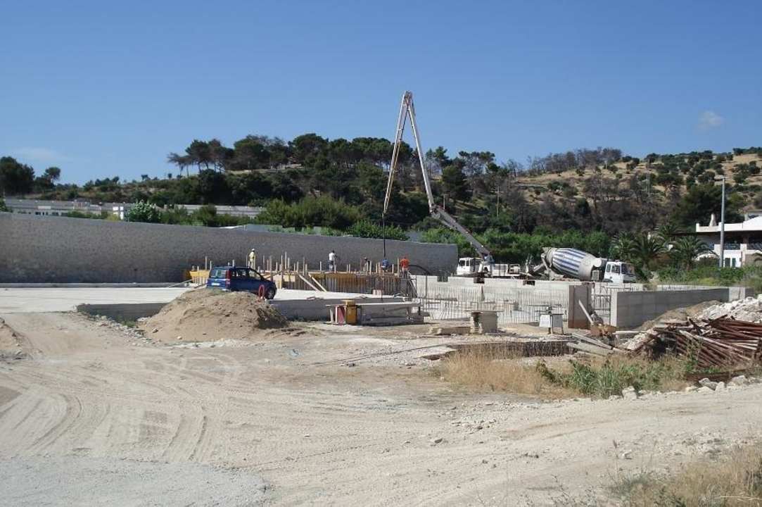 Baustelle direkt angrenzend Hotel San Lorenzo Villaggio