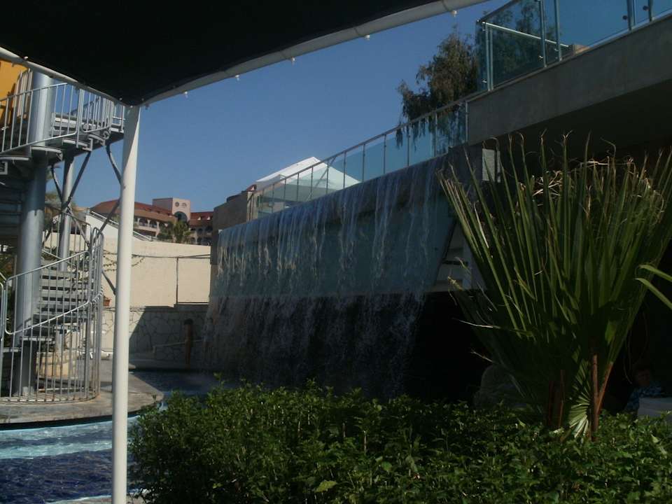 Wasserfall am Pool Sealife Buket Resort & Beach