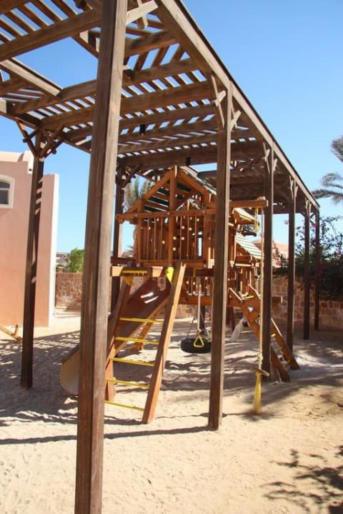 Spielplatz vor dem Kids-Club Radisson Blu Resort, El Quseir