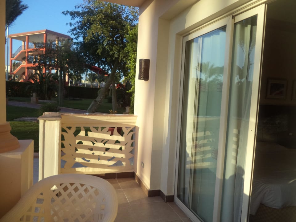Терраса на первом этаже Pickalbatros Palace Resort