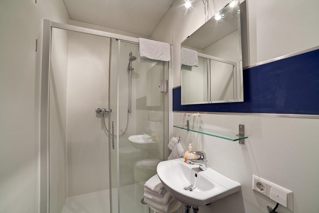 Badezimmer Pensionsieben Das andere Hotel